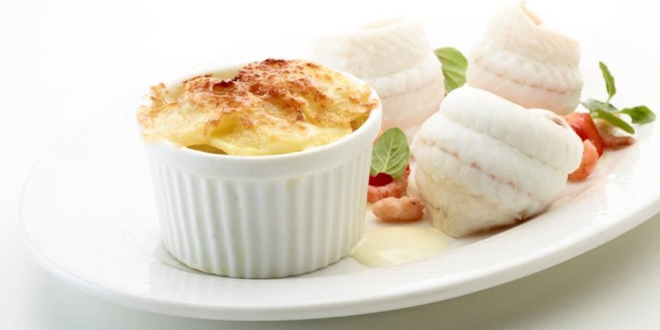 Aardappelgratin met tongrolletjes en grijze garnalen Aardappelgratin met tongrolletjes en grijze garnalen